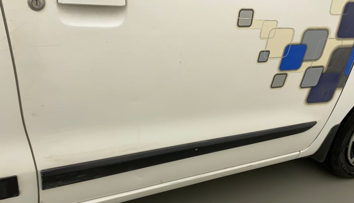 2016 Maruti Wagon R 1.0 VXI AMT, Petrol, Automatic, 91,825 km, Driver-side door - Minor scratches