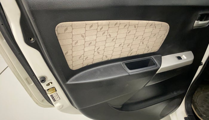 2016 Maruti Wagon R 1.0 VXI AMT, Petrol, Automatic, 91,825 km, Rear left door - Trim has minor damage
