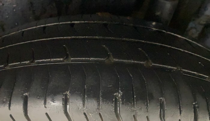 2013 Maruti Swift VXI, Petrol, Manual, 1,08,127 km, Left Rear Tyre Tread