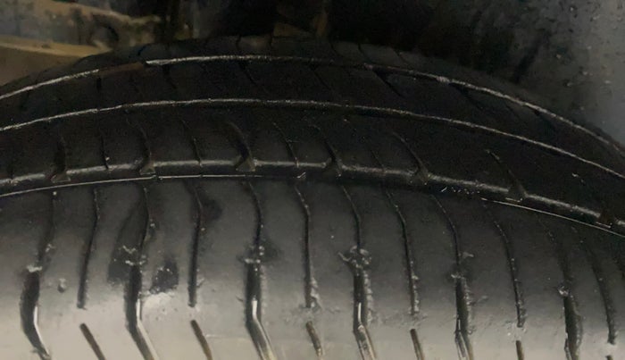 2013 Maruti Swift VXI, Petrol, Manual, 1,08,127 km, Right Rear Tyre Tread