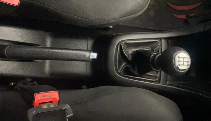 2013 Maruti Swift VXI, Petrol, Manual, 1,08,127 km, Gear Lever
