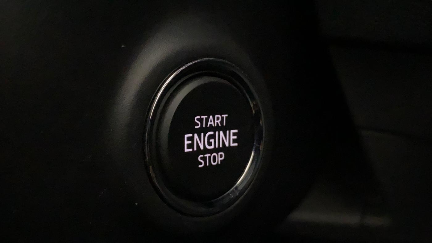 2022 Skoda KUSHAQ STYLE 1.0L TSI AT (6 AIRBAGS), Petrol, Automatic, 49,836 km, Keyless Start/ Stop Button
