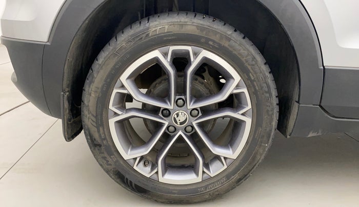 2022 Skoda KUSHAQ STYLE 1.0L TSI AT (6 AIRBAGS), Petrol, Automatic, 49,836 km, Right Rear Wheel