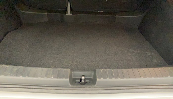 2022 Skoda KUSHAQ STYLE 1.0L TSI AT (6 AIRBAGS), Petrol, Automatic, 49,836 km, Boot Inside
