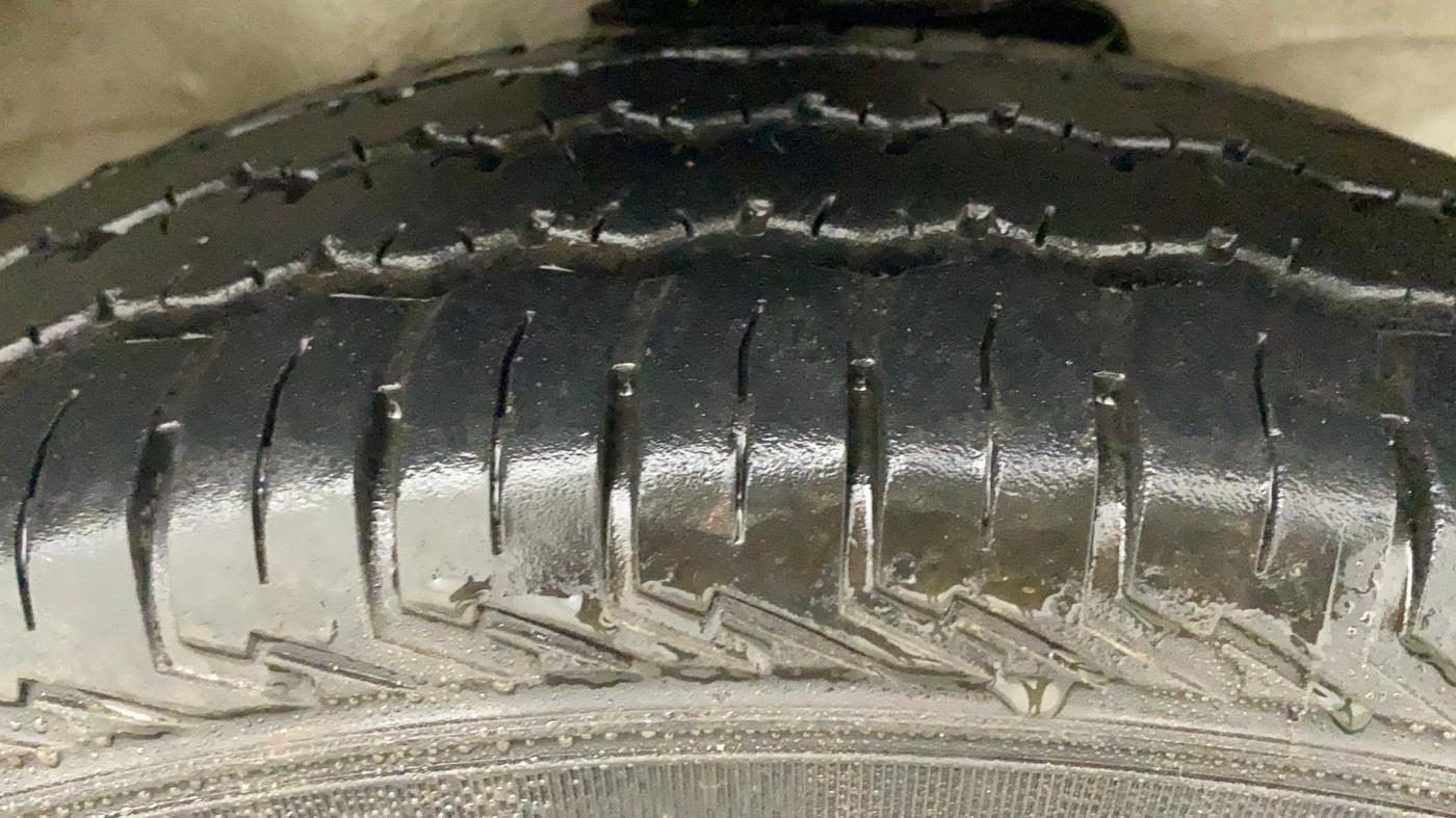 2023 Maruti Eeco 5 STR AC CNG, CNG, Manual, 15,704 km, Right Front Tyre Tread