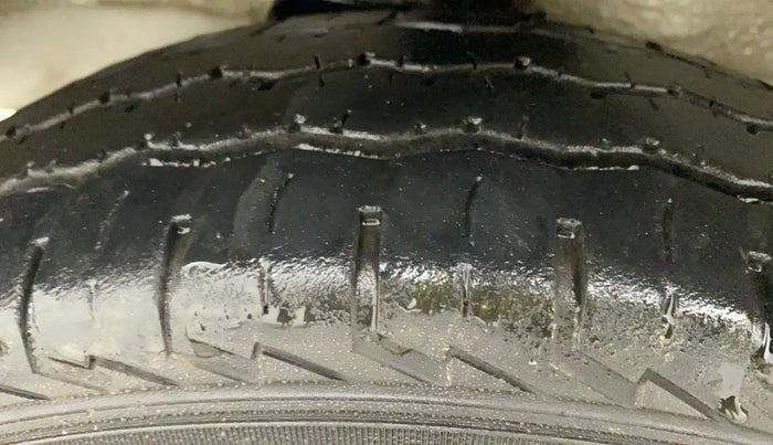 2023 Maruti Eeco 5 STR AC CNG, CNG, Manual, 15,704 km, Left Front Tyre Tread