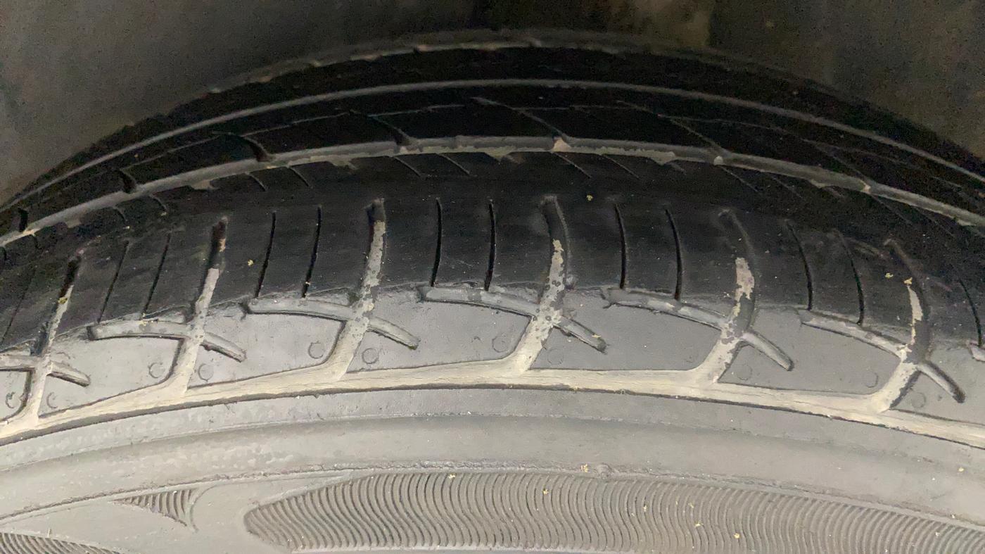 2018 Volkswagen Ameo COMFORTLINE 1.0L, Petrol, Manual, 37,610 km, Left Rear Tyre Tread