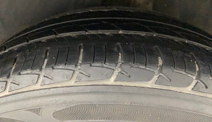 2018 Volkswagen Ameo COMFORTLINE 1.0L, Petrol, Manual, 37,610 km, Left Rear Tyre Tread