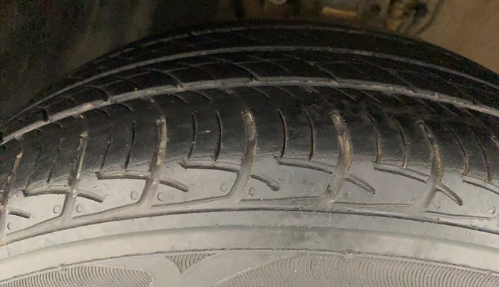 2018 Volkswagen Ameo COMFORTLINE 1.0L, Petrol, Manual, 37,610 km, Left Front Tyre Tread