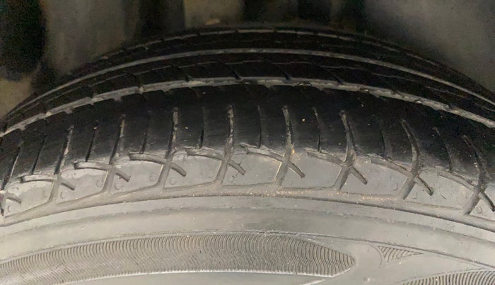 2018 Volkswagen Ameo COMFORTLINE 1.0L, Petrol, Manual, 37,610 km, Right Rear Tyre Tread