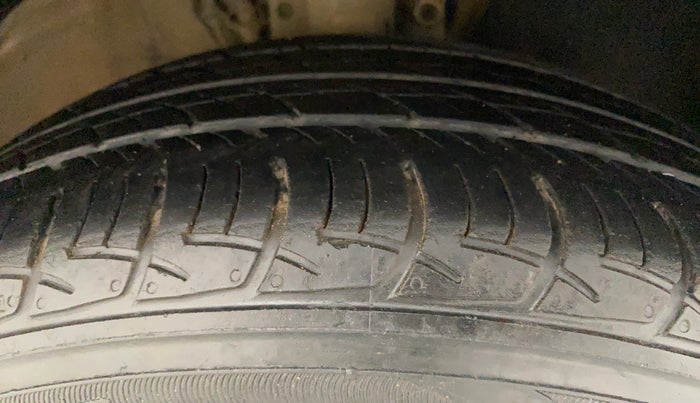 2018 Volkswagen Ameo COMFORTLINE 1.0L, Petrol, Manual, 37,610 km, Right Front Tyre Tread