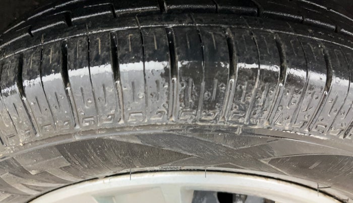 2020 Renault Kwid RXT 1.0 (O), Petrol, Manual, 59,975 km, Right Front Tyre Tread