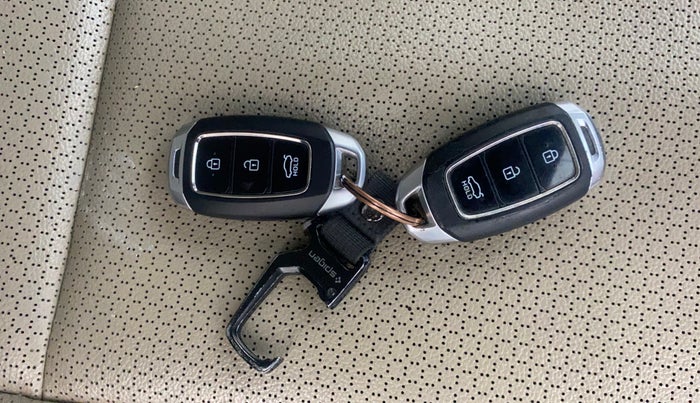 2018 Hyundai Verna 1.6 VTVT SX (O) AT, Petrol, Automatic, 77,959 km, Key Close Up