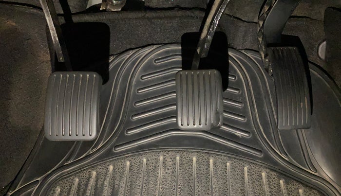 2017 Hyundai Grand i10 SPORTZ 1.2 KAPPA VTVT, CNG, Manual, 1,17,109 km, Pedals