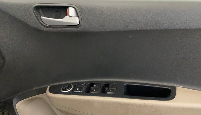 2017 Hyundai Grand i10 SPORTZ 1.2 KAPPA VTVT, CNG, Manual, 1,17,109 km, Driver Side Door Panels Control