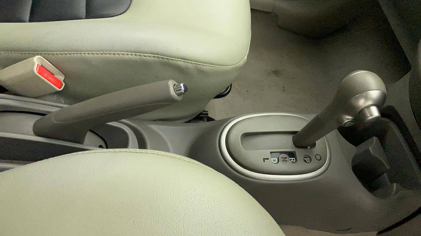 2013 Nissan Micra XV CVT, CNG, Automatic, 50,591 km, Gear Lever