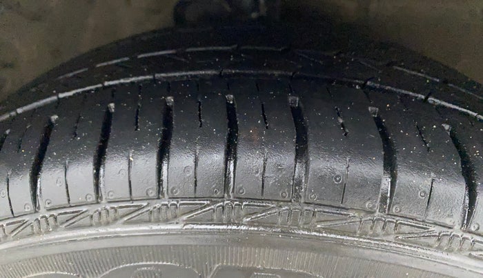 2016 Maruti Celerio VXI AMT, Petrol, Automatic, 46,876 km, Right Front Tyre Tread