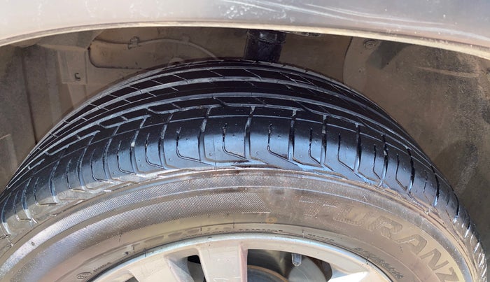 2017 Maruti Vitara Brezza ZDI, Diesel, Manual, 53,377 km, Left Front Tyre Tread