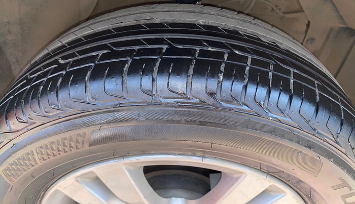 2017 Maruti Vitara Brezza ZDI, Diesel, Manual, 53,377 km, Right Front Tyre Tread