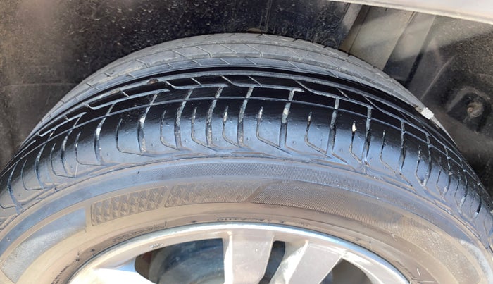 2017 Maruti Vitara Brezza ZDI, Diesel, Manual, 53,377 km, Left Rear Tyre Tread