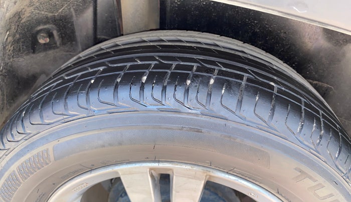 2017 Maruti Vitara Brezza ZDI, Diesel, Manual, 53,377 km, Right Rear Tyre Tread