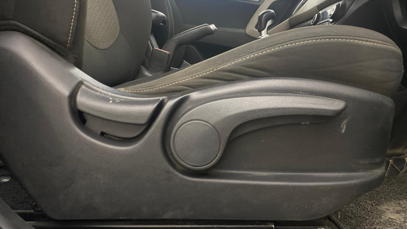 2017 Hyundai Creta SX PLUS 1.6 PETROL, CNG, Manual, 94,059 km, Driver Side Adjustment Panel