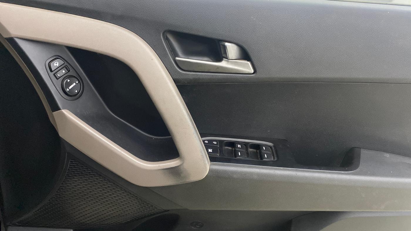 2017 Hyundai Creta SX PLUS 1.6 PETROL, CNG, Manual, 94,059 km, Driver Side Door Panels Control