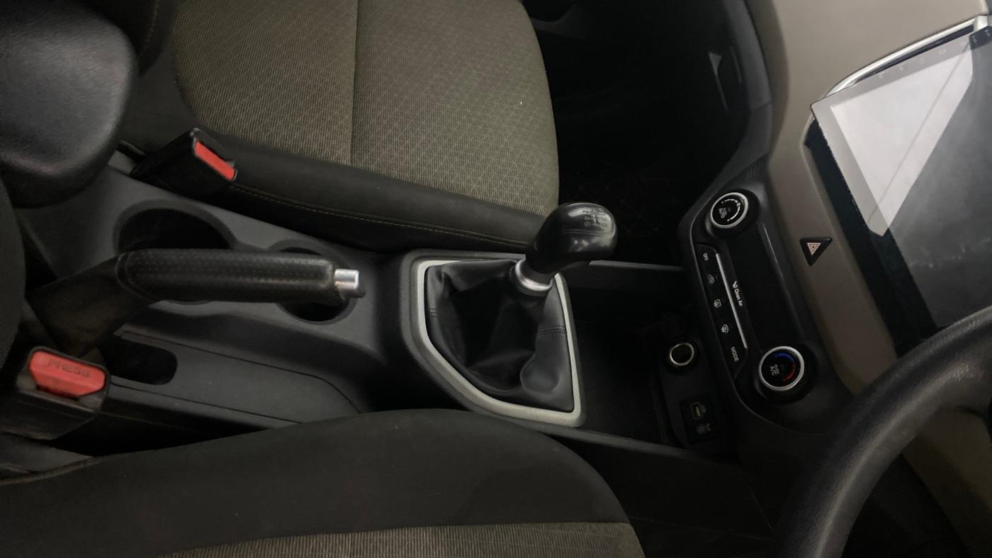 2017 Hyundai Creta SX PLUS 1.6 PETROL, CNG, Manual, 94,059 km, Gear Lever