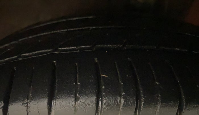 2013 Hyundai Eon ERA +, Petrol, Manual, 60,553 km, Right Front Tyre Tread