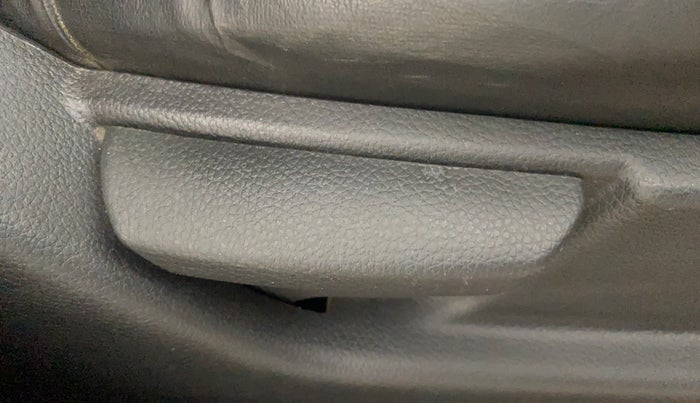 2013 Hyundai Eon ERA +, Petrol, Manual, 60,553 km, Driver Side Adjustment Panel