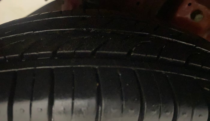 2013 Hyundai Eon ERA +, Petrol, Manual, 60,553 km, Right Rear Tyre Tread