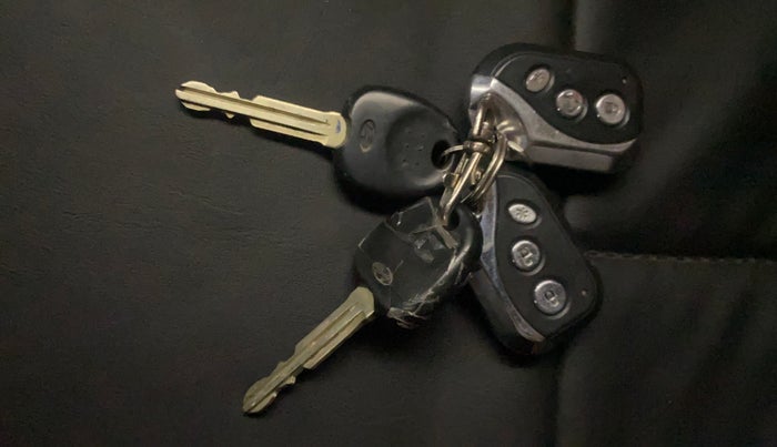 2013 Hyundai Eon ERA +, Petrol, Manual, 60,553 km, Key Close Up