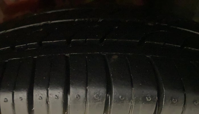 2013 Hyundai Eon ERA +, Petrol, Manual, 60,553 km, Left Rear Tyre Tread