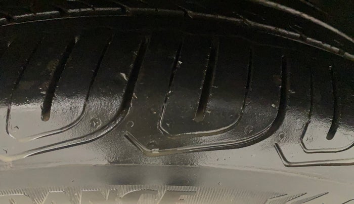 2016 Maruti Ciaz VXI (O), Petrol, Manual, 1,18,566 km, Left Front Tyre Tread