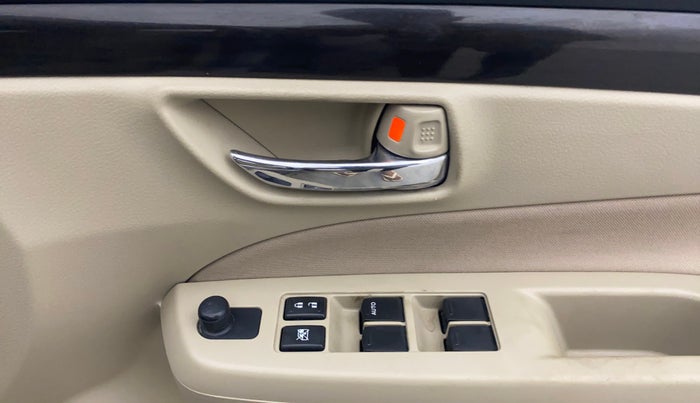 2016 Maruti Ciaz VXI (O), Petrol, Manual, 1,18,566 km, Driver Side Door Panels Control