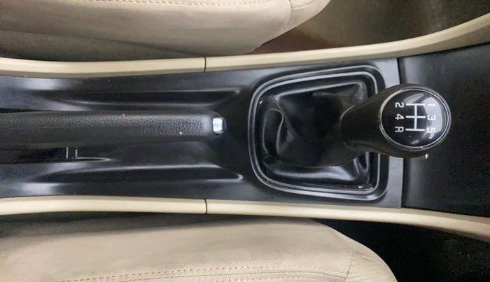 2016 Maruti Ciaz VXI (O), Petrol, Manual, 1,18,566 km, Gear Lever