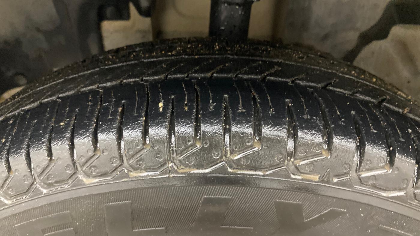 2017 Renault Kwid RXT 1.0 AMT, Petrol, Automatic, 80,897 km, Left Front Tyre Tread