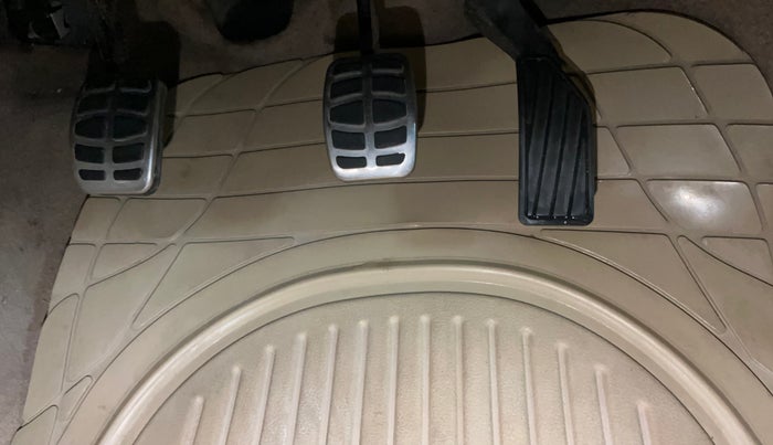 2014 Maruti Swift Dzire VXI, Petrol, Manual, 1,42,804 km, Pedals