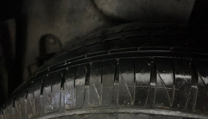 2014 Maruti Swift Dzire VXI, Petrol, Manual, 1,42,804 km, Left Rear Tyre Tread
