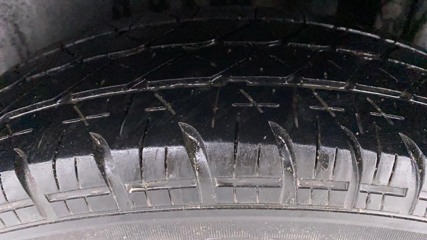 2013 Maruti Swift VXI D, Petrol, Manual, 89,474 km, Left Rear Tyre Tread