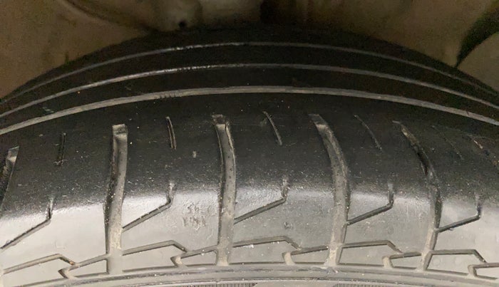 2017 Hyundai Creta SX PLUS AT 1.6 PETROL, Petrol, Automatic, 1,00,226 km, Right Front Tyre Tread