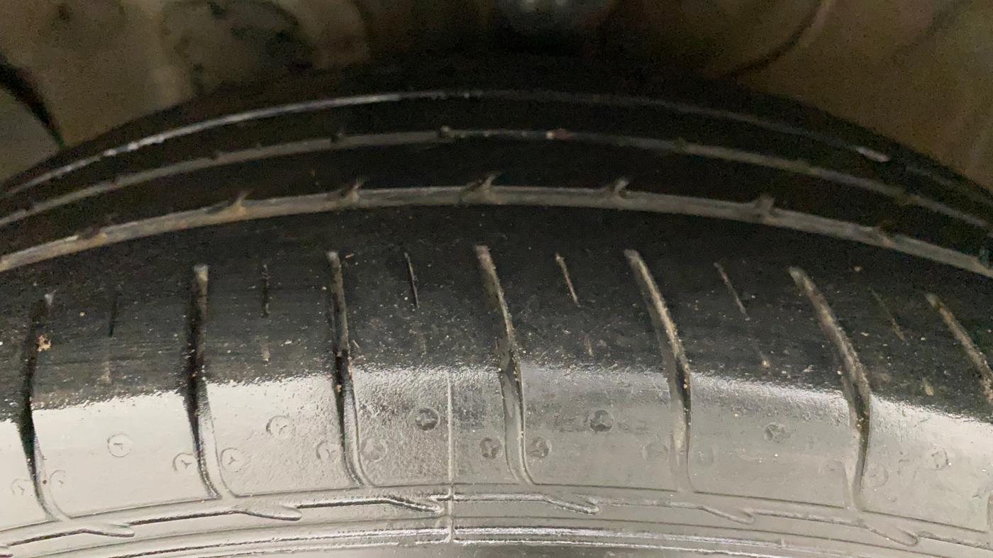 2017 Hyundai Creta SX PLUS AT 1.6 PETROL, Petrol, Automatic, 1,00,226 km, Left Front Tyre Tread