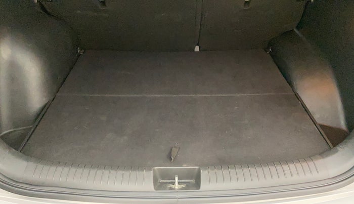 2017 Hyundai Creta SX PLUS AT 1.6 PETROL, Petrol, Automatic, 1,00,226 km, Boot Inside