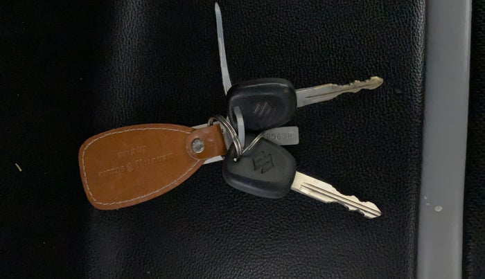 2023 Maruti Swift LXI, Petrol, Manual, 37,806 km, Key Close Up