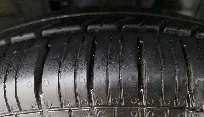 2019 Renault TRIBER RXL MT, CNG, Manual, 65,897 km, Right Front Tyre Tread