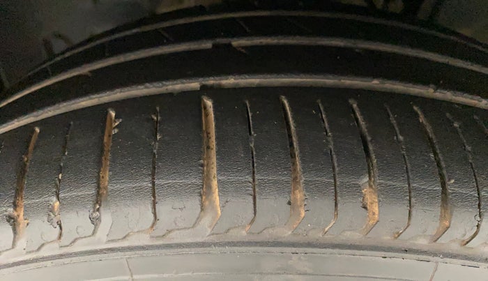 2022 Renault TRIBER RXZ, Petrol, Manual, 23,887 km, Left Front Tyre Tread