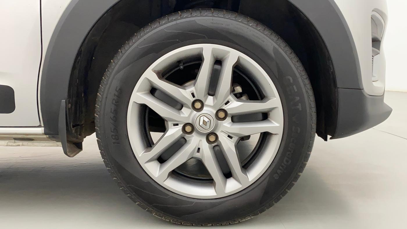 2022 Renault TRIBER RXZ, Petrol, Manual, 23,887 km, Right Front Wheel