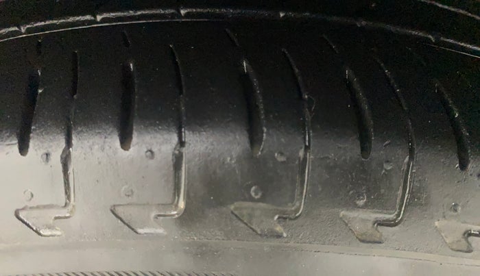 2015 Hyundai Xcent SX 1.2 (O), Petrol, Manual, 79,404 km, Left Front Tyre Tread