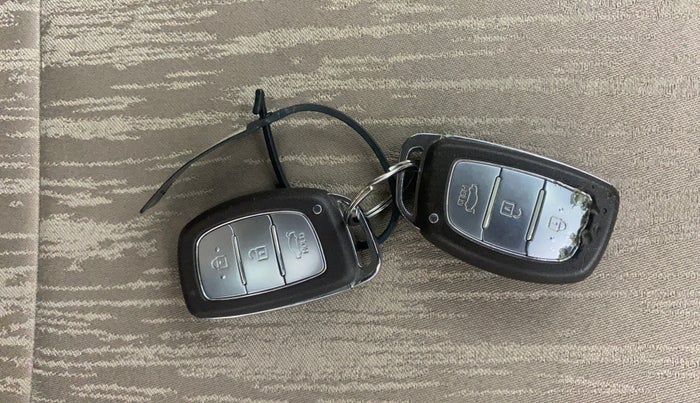 2015 Hyundai Xcent SX 1.2 (O), Petrol, Manual, 79,404 km, Key Close Up