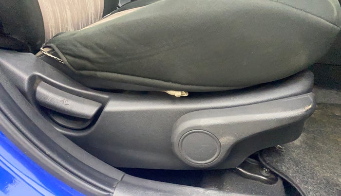 2015 Hyundai Xcent SX 1.2 (O), Petrol, Manual, 79,404 km, Driver Side Adjustment Panel